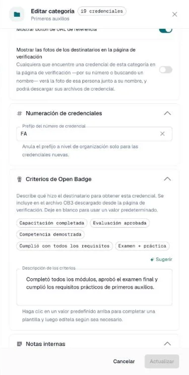 Sección Criterios de Open Badge con botones predefinidos y un texto de criterios