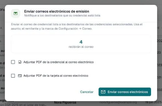 Diálogo Enviar correos electrónicos de emisión con cuántos destinatarios recibirán el correo y las opciones de adjunto