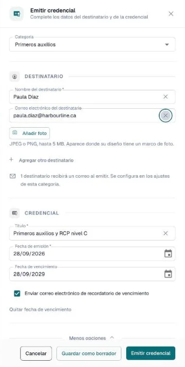 Panel Emitir credencial con la línea que indica que el destinatario recibirá un correo y la casilla de recordatorio marcada