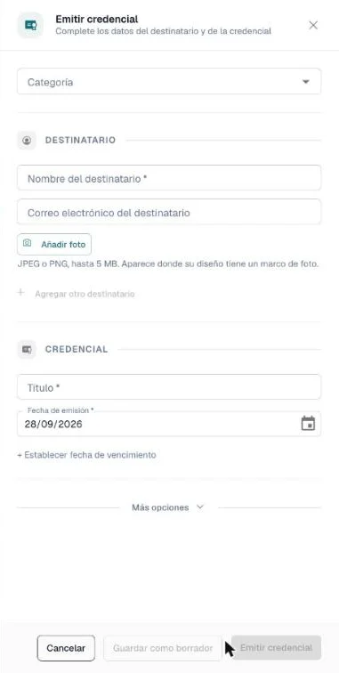 Panel Emitir credencial vacío, con las secciones Categoría, Destinatario y Credencial