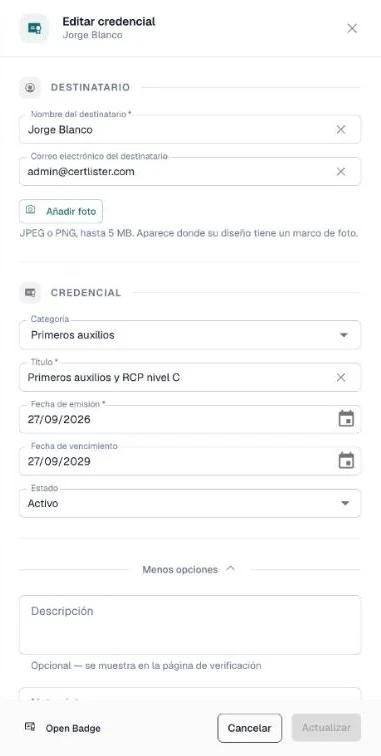 Panel Editar credencial con el destinatario, los detalles, el estado y la sección PDF de la credencial