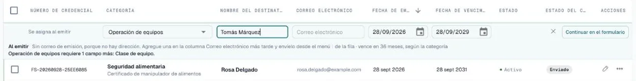 Fila de emisión rápida que indica que la categoría necesita un campo más, con el botón Continuar en el formulario