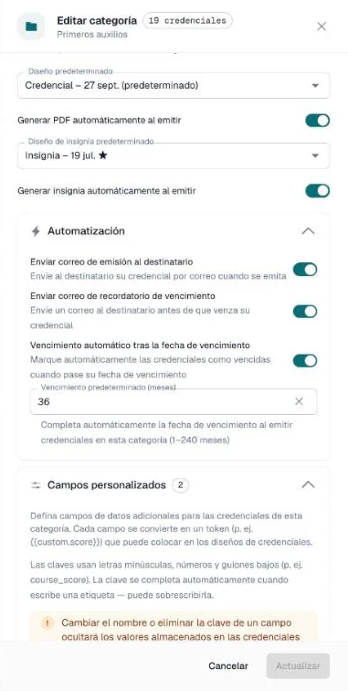 Sección Campos personalizados del panel de categoría con dos campos, Instructor y Horas de capacitación