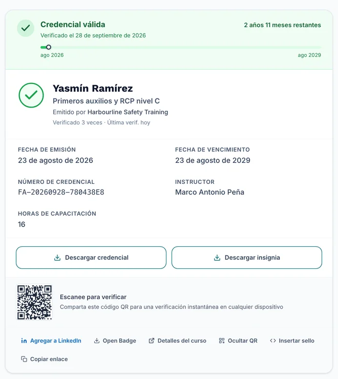 Ficha de resultado de la página de verificación con los botones Descargar credencial y Descargar insignia