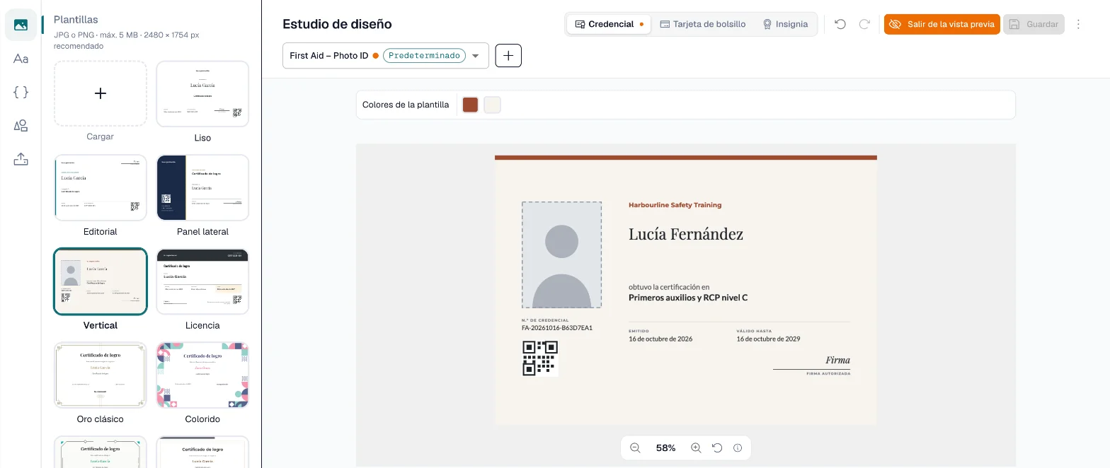 El Estudio de diseño: la galería de plantillas a la izquierda y una credencial de primeros auxilios en el lienzo