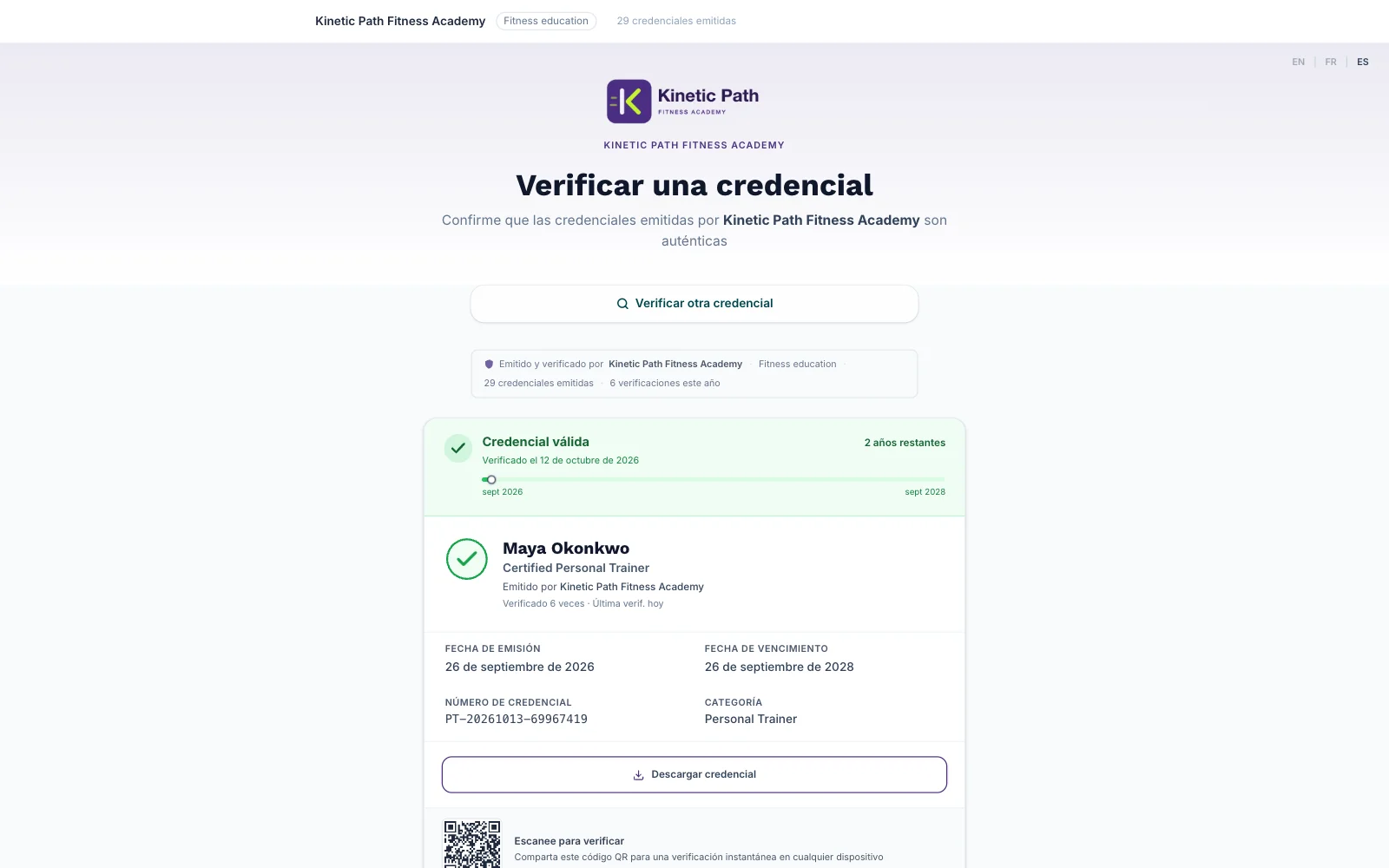 Página de verificación de Kinetic Path Fitness Academy que confirma como válida la credencial de entrenador personal de un egresado