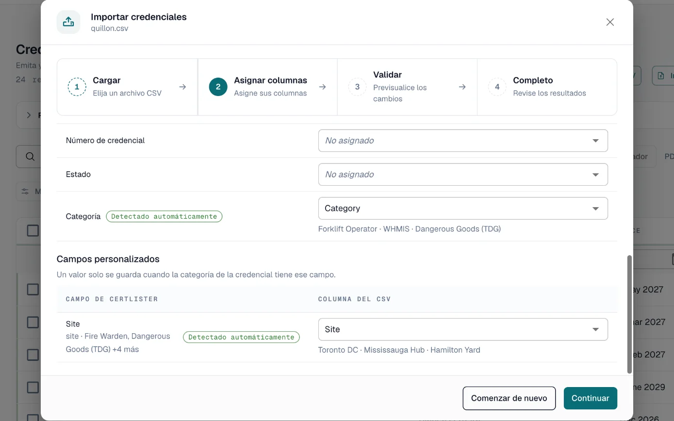 Pantalla de importación que asocia las columnas de una hoja de cálculo con la categoría de certificación y un campo personalizado Site