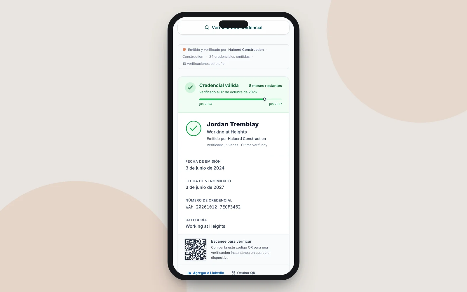 Página de verificación de Halberd en un teléfono que muestra como válida la certificación de trabajo en altura de un trabajador